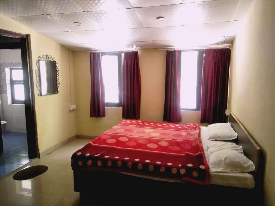 Hotel Gulmarg Mussoorie Exteriör bild